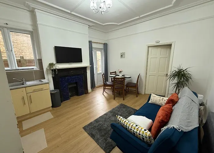 1 Bedroom, 30 Minutes To Centre!