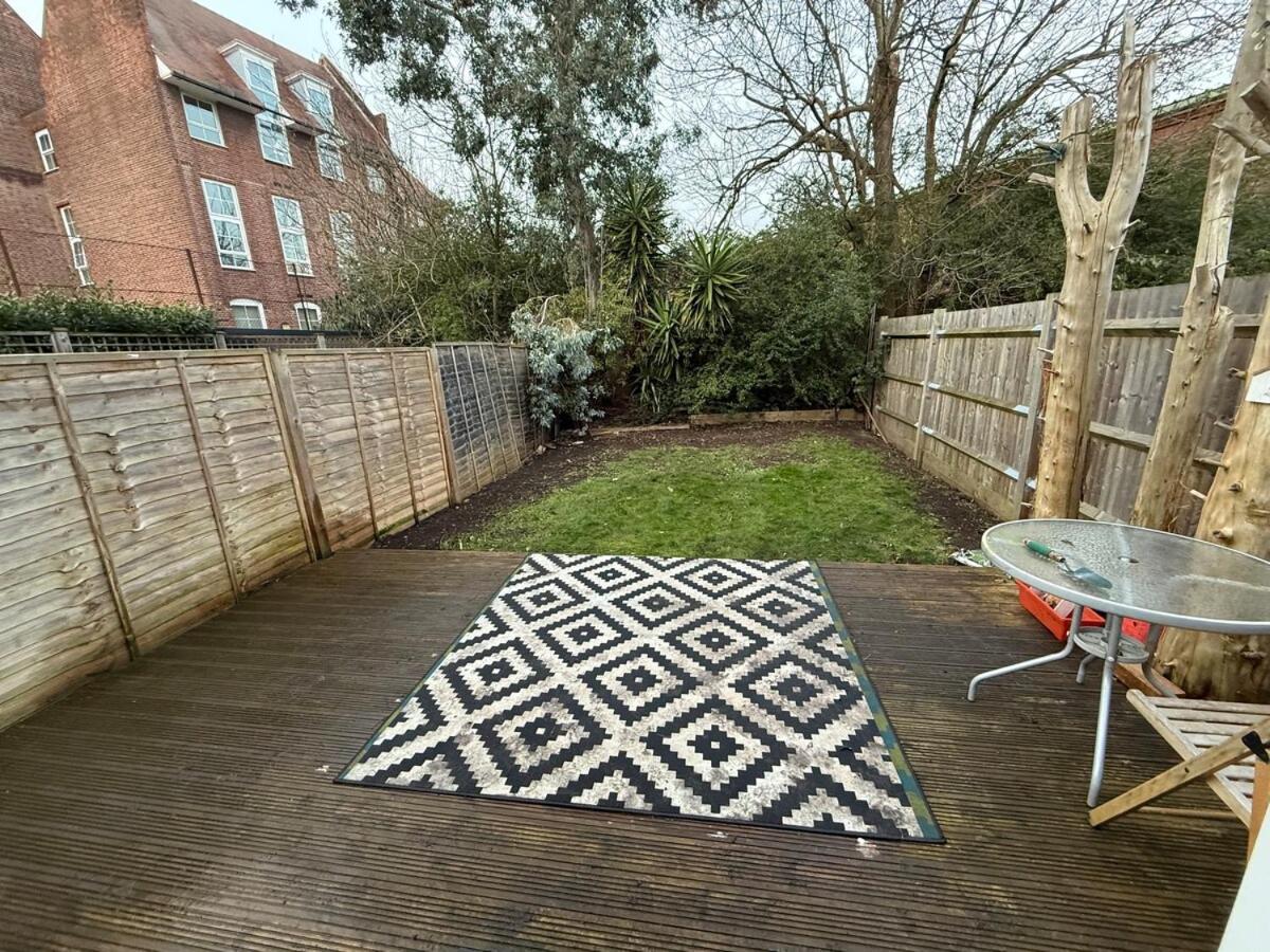 1 Bedroom, 30 Minutes To Centre! *