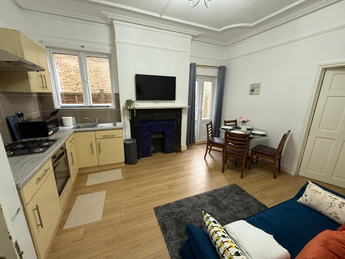 Appartamento 1 Bedroom, 30 Minutes To Centre! *