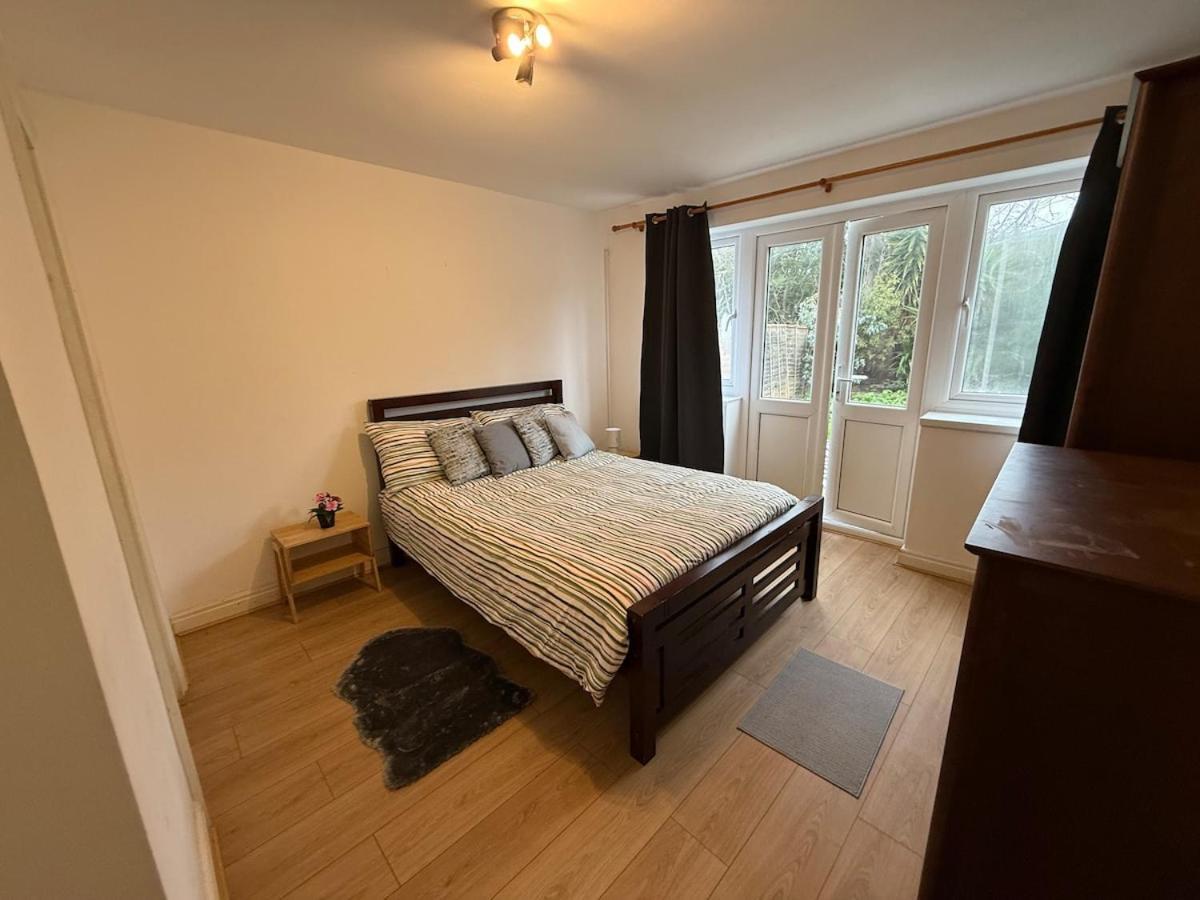 Appartamento 1 Bedroom, 30 Minutes To Centre! Londra