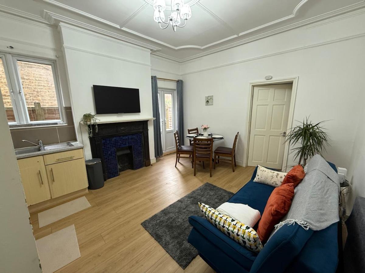 1 Bedroom, 30 Minutes To Centre! Appartamento Londra